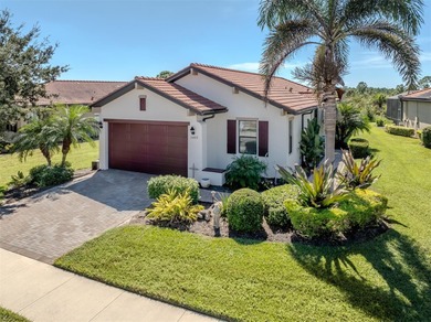 This meticulously maintained, WCI-built residence nestled in the on Sarasota National Golf Club in Florida - for sale on GolfHomes.com, golf home, golf lot