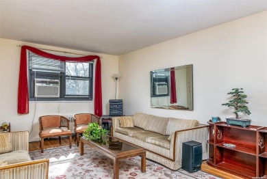 This charming Three-bedroom upper apartment is located in on Clearview Park Golf Course in New York - for sale on GolfHomes.com, golf home, golf lot