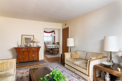 This charming Three-bedroom upper apartment is located in on Clearview Park Golf Course in New York - for sale on GolfHomes.com, golf home, golf lot