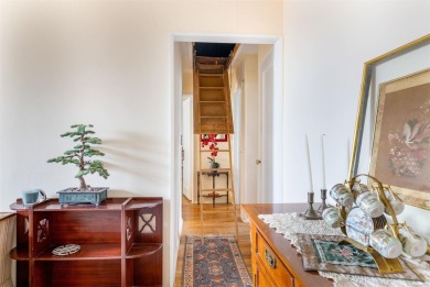 This charming Three-bedroom upper apartment is located in on Clearview Park Golf Course in New York - for sale on GolfHomes.com, golf home, golf lot