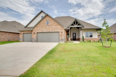 Welcome home!! This 2303 Sqft Redbud floorplan offers 4 bedrooms on Pheasant Run in Oklahoma - for sale on GolfHomes.com, golf home, golf lot