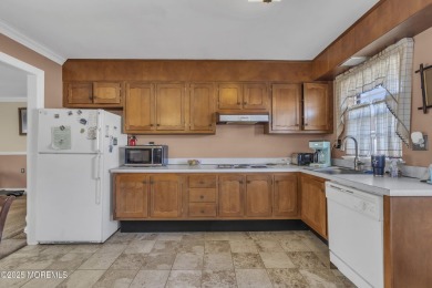 This popular Baronet is in move in condition. Situated one block on Greenbriar Woodlands in New Jersey - for sale on GolfHomes.com, golf home, golf lot