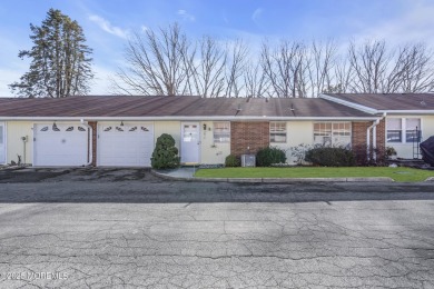 This popular Baronet is in move in condition. Situated one block on Greenbriar Woodlands in New Jersey - for sale on GolfHomes.com, golf home, golf lot