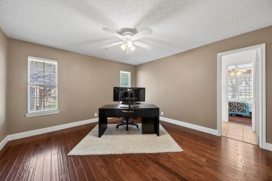 Spacious 4 bed, 3 bath, 3,134 sqft home tucked in a quiet on Green Tree Country Club in Texas - for sale on GolfHomes.com, golf home, golf lot