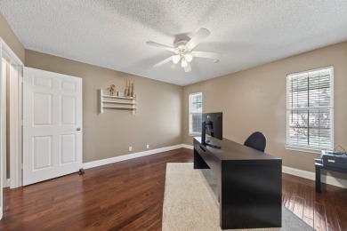 Spacious 4 bed, 3 bath, 3,134 sqft home tucked in a quiet on Green Tree Country Club in Texas - for sale on GolfHomes.com, golf home, golf lot