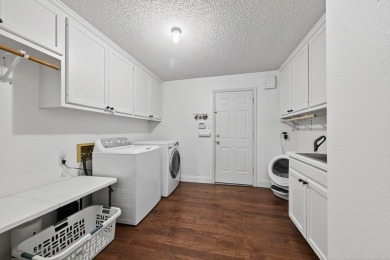 Spacious 4 bed, 3 bath, 3,134 sqft home tucked in a quiet on Green Tree Country Club in Texas - for sale on GolfHomes.com, golf home, golf lot