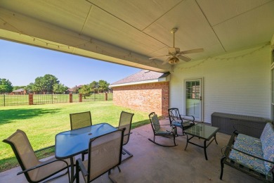 Spacious 4 bed, 3 bath, 3,134 sqft home tucked in a quiet on Green Tree Country Club in Texas - for sale on GolfHomes.com, golf home, golf lot