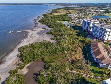 Welcome to this updated end unit Villa in the desirable on Terra Ceia Golf and Country Club in Florida - for sale on GolfHomes.com, golf home, golf lot