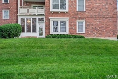 Welcome to easy living in this beautifully updated ground-floor on Creve Coeur Golf Course in Missouri - for sale on GolfHomes.com, golf home, golf lot
