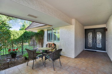 Beautifully maintained 2-bed, 2-bath home in the heart of on Ahwatukee Country Club in Arizona - for sale on GolfHomes.com, golf home, golf lot