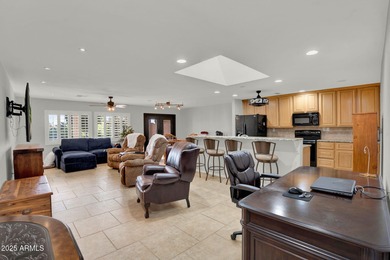 Beautifully maintained 2-bed, 2-bath home in the heart of on Ahwatukee Country Club in Arizona - for sale on GolfHomes.com, golf home, golf lot