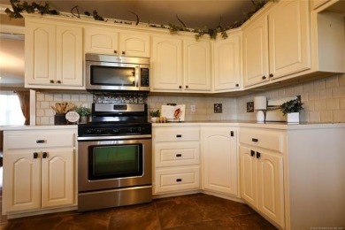 Welcome to Lakeview Drive! This 3 bed, 3 bath home sits right on on  in Oklahoma - for sale on GolfHomes.com, golf home, golf lot