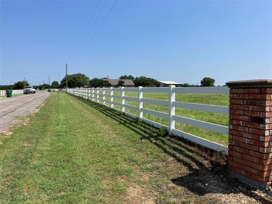5+ amazing fenced acres! Bring your horse! Single Family Home on White Bluff Resort - New Course in Texas - for sale on GolfHomes.com, golf home, golf lot