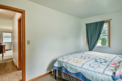 Welcome to this adorable home, waiting for a new owner!  Close on Sandy Hollow Golf Course in Illinois - for sale on GolfHomes.com, golf home, golf lot