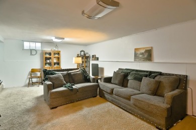 Welcome to this adorable home, waiting for a new owner!  Close on Sandy Hollow Golf Course in Illinois - for sale on GolfHomes.com, golf home, golf lot