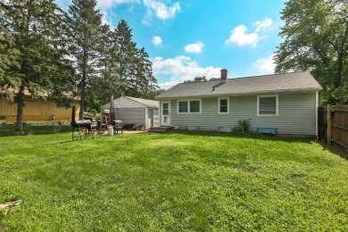 Welcome to this adorable home, waiting for a new owner!  Close on Sandy Hollow Golf Course in Illinois - for sale on GolfHomes.com, golf home, golf lot