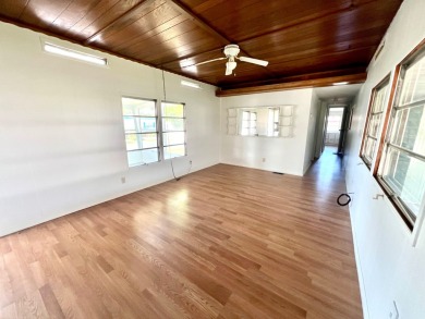 Come see this cozy 2 bed, 1 bath mobile home in the Highland on DeBary Golf and Country Club in Florida - for sale on GolfHomes.com, golf home, golf lot