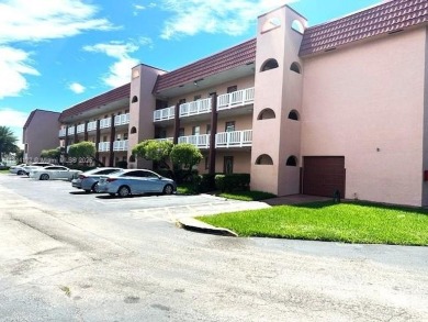 Beautiful one bedroom one bathroom condo in active 55+ community on Sunrise Lakes Phase III in Florida - for sale on GolfHomes.com, golf home, golf lot
