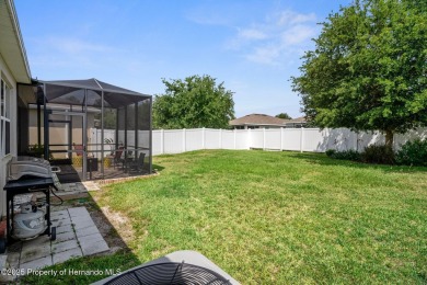 Beautiful Hernando Oaks Golf and Country Club. 2 bedroom plus a on Hernando Oaks Golf and Country Club in Florida - for sale on GolfHomes.com, golf home, golf lot