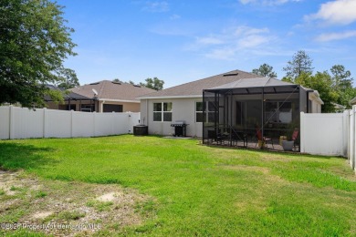 Beautiful Hernando Oaks Golf and Country Club. 2 bedroom plus a on Hernando Oaks Golf and Country Club in Florida - for sale on GolfHomes.com, golf home, golf lot