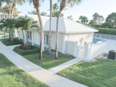 Newly renovated condo for sale, Bright and spacious unit, golf on Bear Lakes Country Club in Florida - for sale on GolfHomes.com, golf home, golf lot