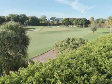 Newly renovated condo for sale, Bright and spacious unit, golf on Bear Lakes Country Club in Florida - for sale on GolfHomes.com, golf home, golf lot