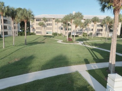 Newly renovated condo for sale, Bright and spacious unit, golf on Bear Lakes Country Club in Florida - for sale on GolfHomes.com, golf home, golf lot
