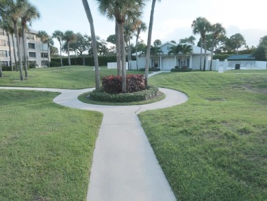 Newly renovated condo for sale, Bright and spacious unit, golf on Bear Lakes Country Club in Florida - for sale on GolfHomes.com, golf home, golf lot