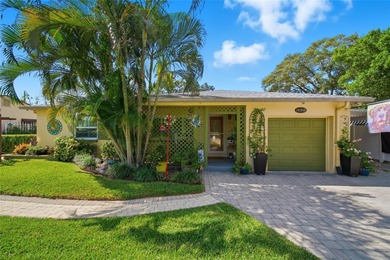 Under contract-accepting backup offers. GOLFLAND OF TAMPA'S on Babe Zaharias Golf Course in Florida - for sale on GolfHomes.com, golf home, golf lot