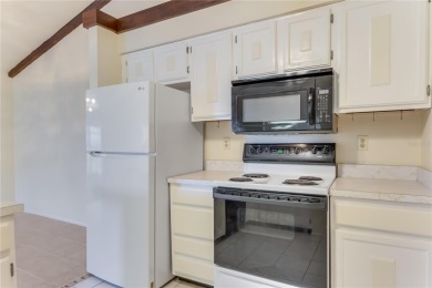Welcome home to your lovely 2 bedroom, 2 bathroom END UNIT on Sabal Trace Golf and Country Club in Florida - for sale on GolfHomes.com, golf home, golf lot