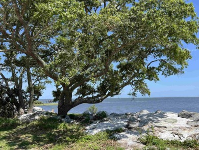 NEW PRICE! SEE IT & MAKE YOUR OFFER! Here is your next home in on Quail Heights Golf and Country Club in Florida - for sale on GolfHomes.com, golf home, golf lot