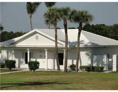 BRIGHT 2BEDROOM/2BATH FORTH FLOOR PENTHOUSE END UNIT OFFERS on Bear Lakes Country Club in Florida - for sale on GolfHomes.com, golf home, golf lot