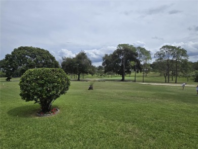 ZELLWOOD STATION BEAUTIFUL GOLF COURSE VIEW This 2-bedroom 2 on Zellwood Station Country Club in Florida - for sale on GolfHomes.com, golf home, golf lot