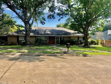 Quite neighborhood, lot of tall shade trees, next to Golf course on Country View Golf Course in Texas - for sale on GolfHomes.com, golf home, golf lot