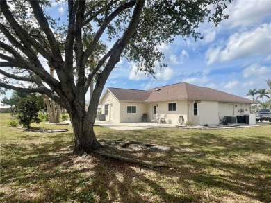 Move right in to this 3/2 with bonus room and garage on a on Seminole Lakes Country Club in Florida - for sale on GolfHomes.com, golf home, golf lot