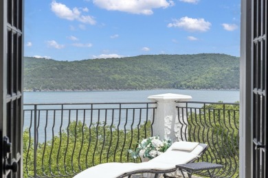 LIVE ABOVE IT ALL at the Crown Jewel of Table Rock Lake!Welcome on Kimberling City Golf Club in Missouri - for sale on GolfHomes.com, golf home, golf lot