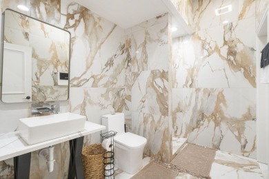 LIVE ABOVE IT ALL at the Crown Jewel of Table Rock Lake!Welcome on Kimberling City Golf Club in Missouri - for sale on GolfHomes.com, golf home, golf lot