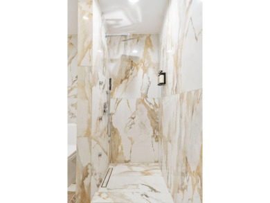 LIVE ABOVE IT ALL at the Crown Jewel of Table Rock Lake!Welcome on Kimberling City Golf Club in Missouri - for sale on GolfHomes.com, golf home, golf lot