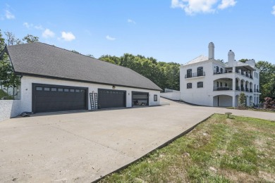 LIVE ABOVE IT ALL at the Crown Jewel of Table Rock Lake!Welcome on Kimberling City Golf Club in Missouri - for sale on GolfHomes.com, golf home, golf lot