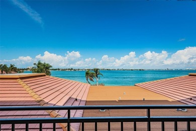 Stunning Condo @ Isla Del Sol with Dual-Purpose Investment: Your on Isla Del Sol Yacht and Country Club in Florida - for sale on GolfHomes.com, golf home, golf lot