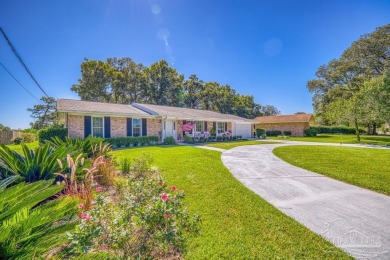 *Golfer's Dream Home*.  4 Bedroom, 2 & 1/2 Bath Home w Circular on Scenic Hills Country Club in Florida - for sale on GolfHomes.com, golf home, golf lot