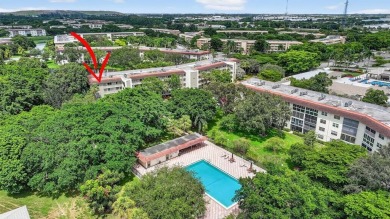 BRIGHT AND AIRY, EXTRA LARGE 1346 SQ/FT RENOVATED CORNER on Wynmoor Golf Course in Florida - for sale on GolfHomes.com, golf home, golf lot