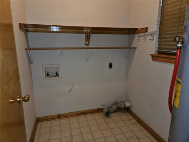 SELLER IS VERY MOTIVATED. Plenty of room for repairs now on Holly Lake Ranch Golf Club in Texas - for sale on GolfHomes.com, golf home, golf lot