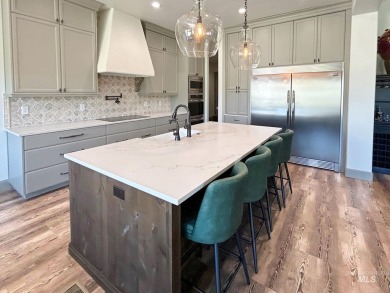 Don't miss this gorgeous home in Spurwing Heights-The Ridge on SpurWing Country Club in Idaho - for sale on GolfHomes.com, golf home, golf lot