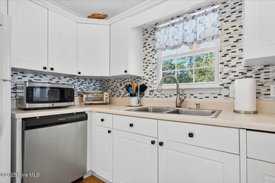 Welcome to coastal living on beautiful Oak Island! This charming on Founders Club At St. James Plantation in North Carolina - for sale on GolfHomes.com, golf home, golf lot