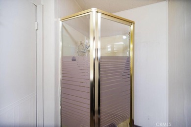 HUGE PRICE IMPROVEMENT!! Welcome to your own slice of paradise on Hemet West Mobile Estates in California - for sale on GolfHomes.com, golf home, golf lot