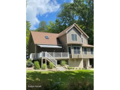 This Tanglwood Lakes home is located only a hop, skip, and jump on Paupack Hills Golf and Country Club in Pennsylvania - for sale on GolfHomes.com, golf home, golf lot