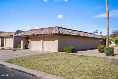 Move in ready 2 bed, 2 bath, single level home in Ahwatukee! on Ahwatukee Country Club in Arizona - for sale on GolfHomes.com, golf home, golf lot