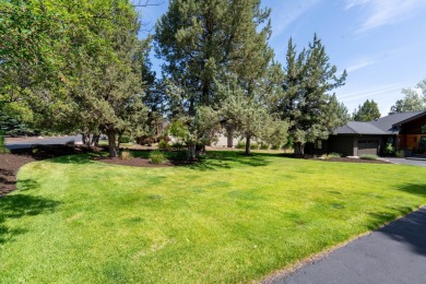 Beautifully updated single-story custom home on the 13th tee box on Eagle Crest Golf Resort - Resort Course in Oregon - for sale on GolfHomes.com, golf home, golf lot