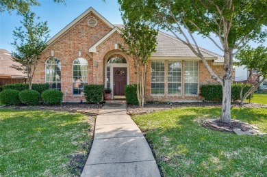 This 1 story home offers a harmonious blend of cozy and comfort on Stewart Peninsula Golf Course in Texas - for sale on GolfHomes.com, golf home, golf lot